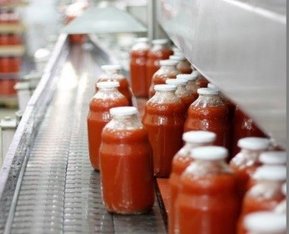 Tomatensaftproduktion durch die Franc Šoba GmbH – Weine & Feinkost
